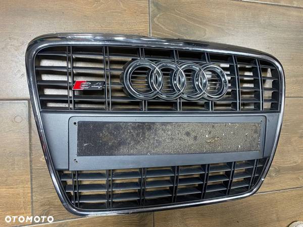 GRILL ATRAPA AUDI S4 A4 B7 ORG. - 2