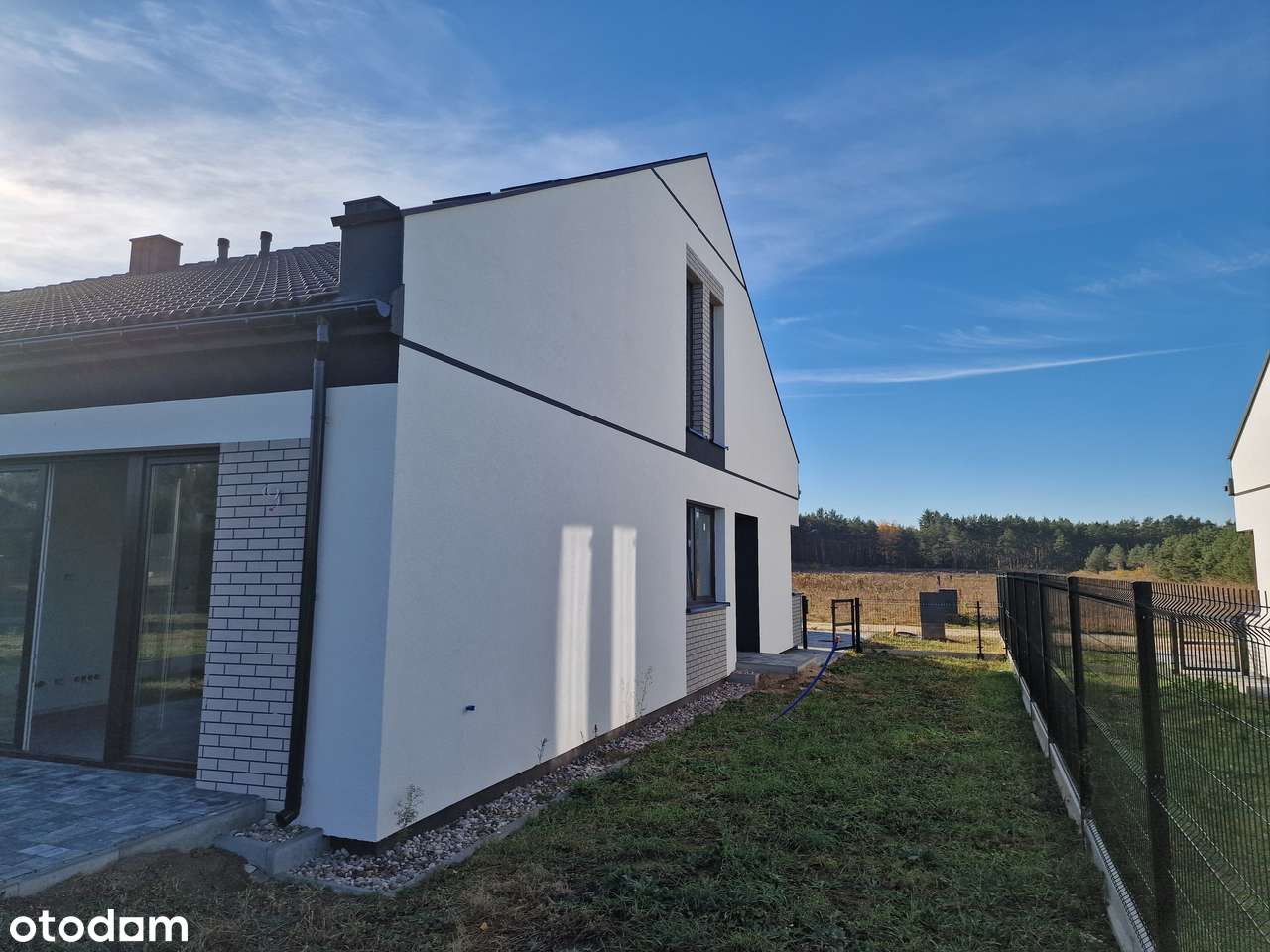 Nowoczesny Blizniak w Otulinie Lasu-3