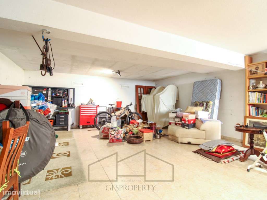 Moradia T3 nos Foros da Amora-31