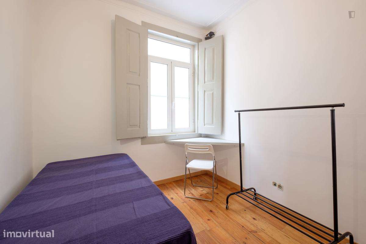 Quarto - localizado em Baixa Coimbra - Grande imagem: 2/10
