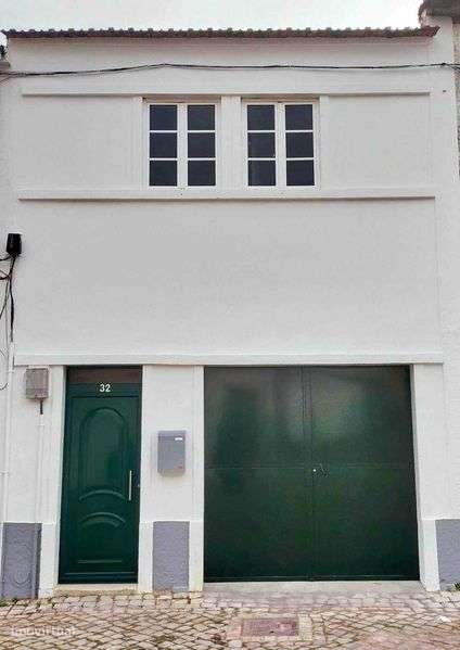 Prédio no outeiro - Grande imagem: 5/9