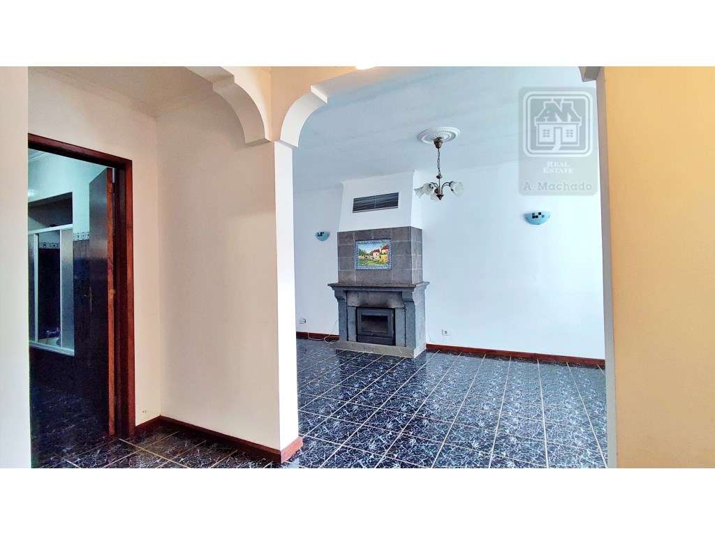 VENDA de CASA - MORADIA com garagem, jardim e quintal - Pico da Ped...-9