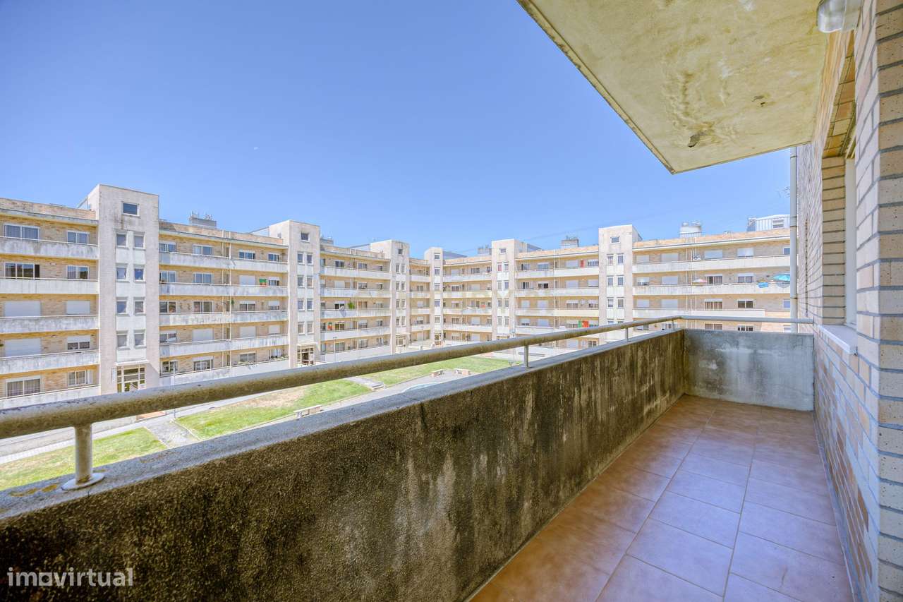 Apartamento T3 com varanda e Box fechada-12