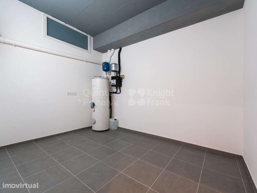 Apartamento T3 com garagem junto ao centro de Cascais-26