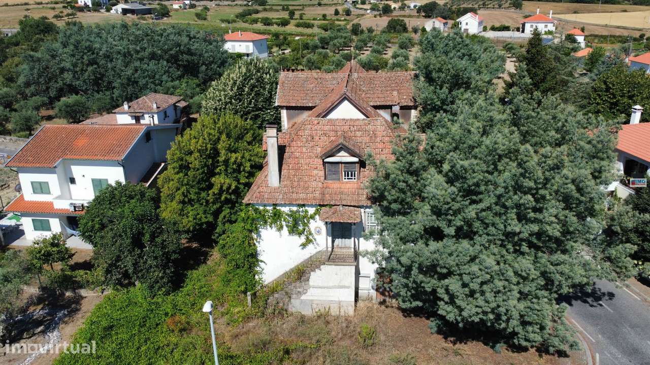 Moradia V6 p/ Renovar - Covelo - Grande imagem: 4/17