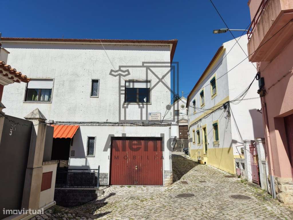 Moradia no Centro de Alenquer - Oportunidade - Grande imagem: 2/44