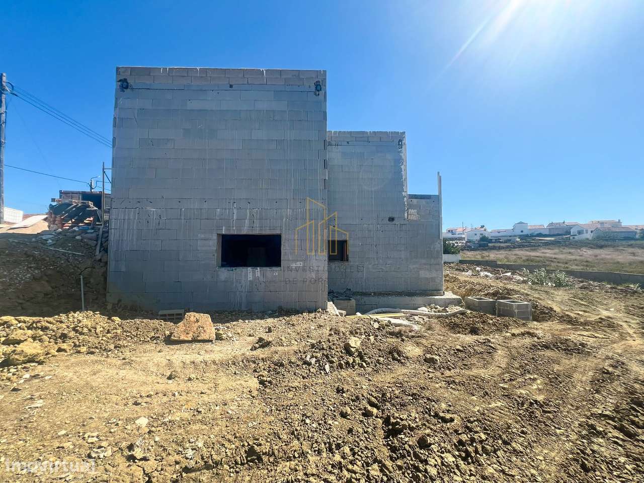 MORADIA BIFAMILIAR T2 + T3 EM ALVARINHOS-6
