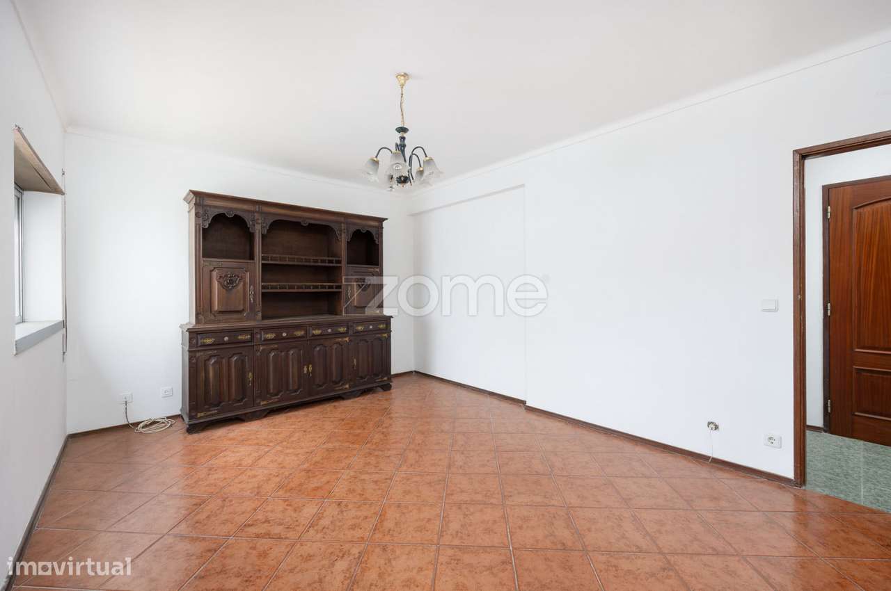 Apartamento T2 no Centro de Porto de Mós-18