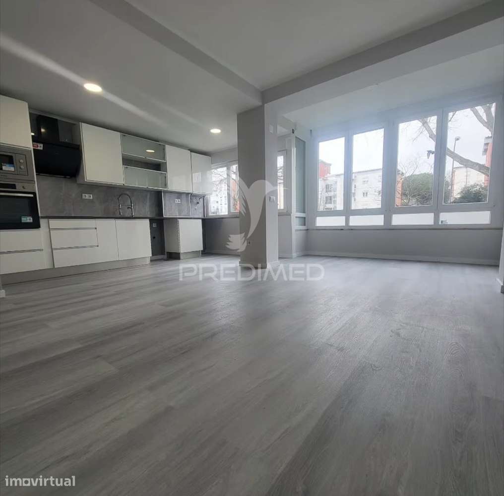 Apartamento T2 Em Oeiras Com Varanda Arrecadacao E Excelente Loc