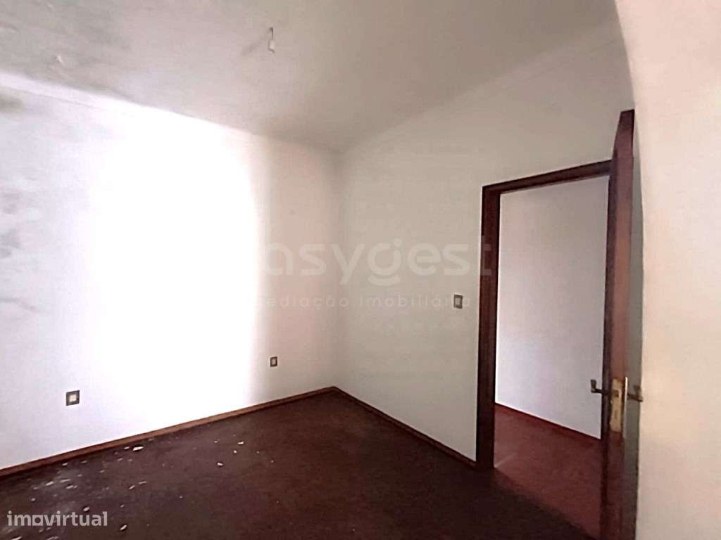 Fantástica moradia com 2 pisos, anexos e comercio-17