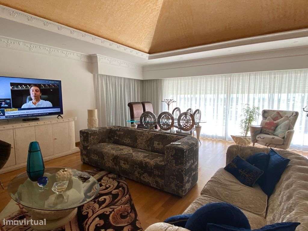 Magnífica Quinta V8 com piscina e deslumbrante vista mar. Localizada-9