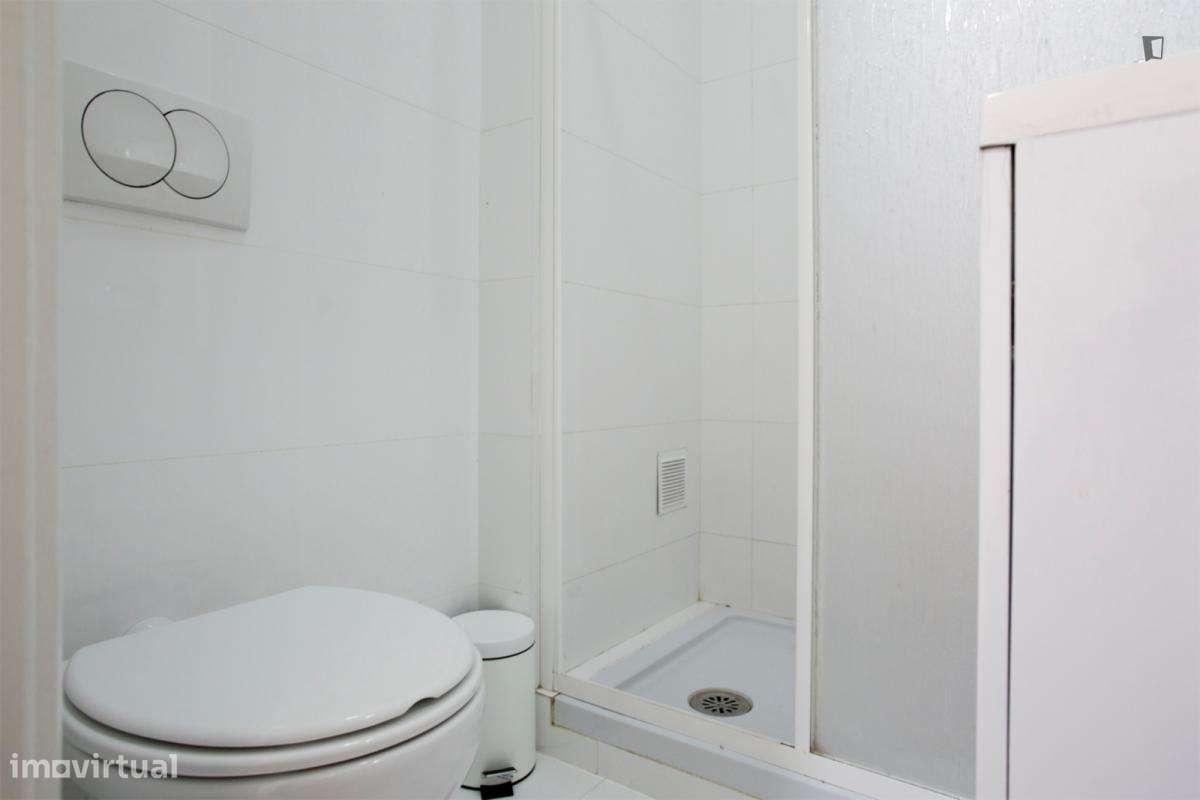 Quarto - localizado em Benfica Lisbon - Grande imagem: 3/14