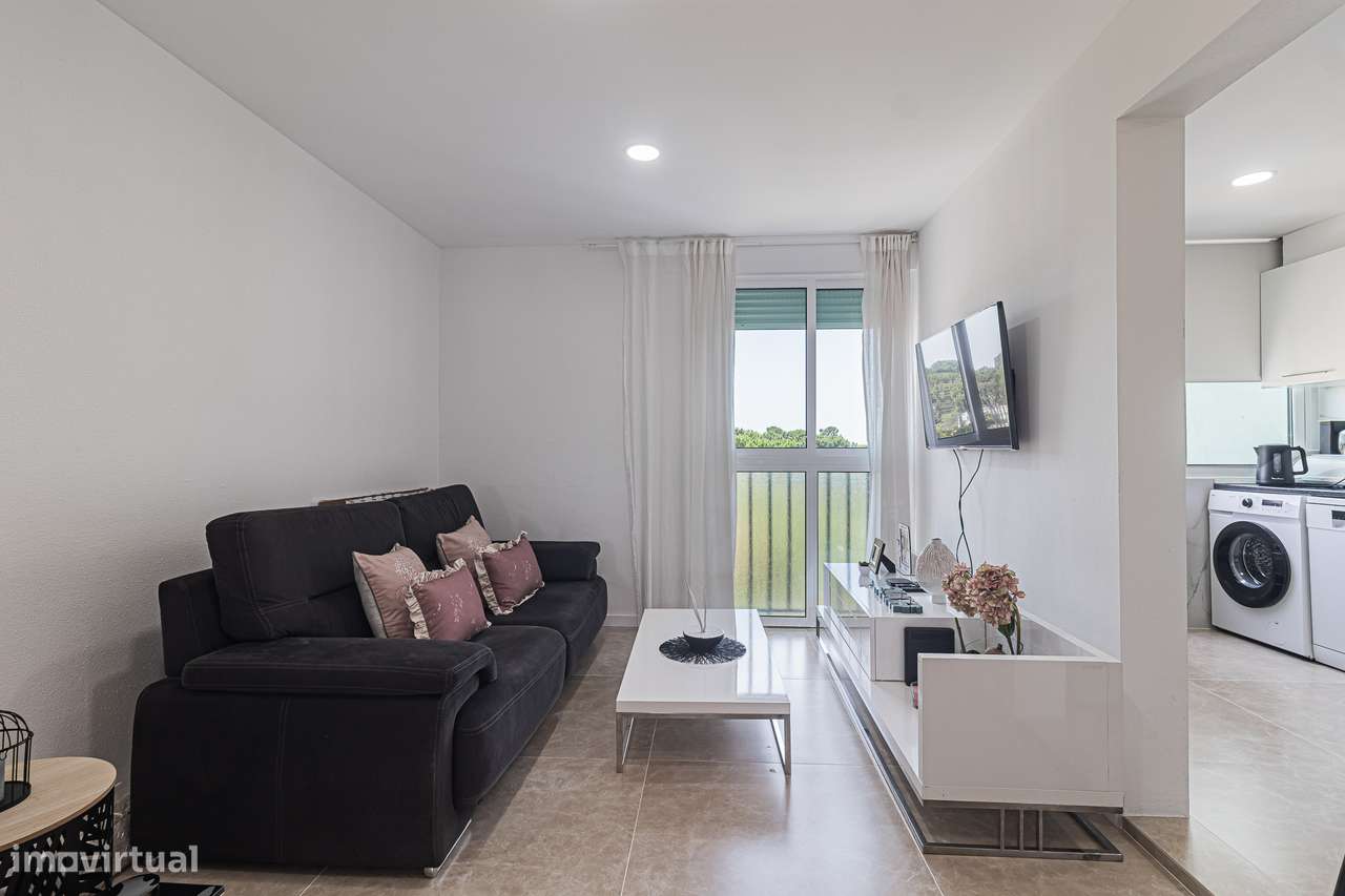 Apartamento T3 remodelado em prédio com elevador, Corroios-15