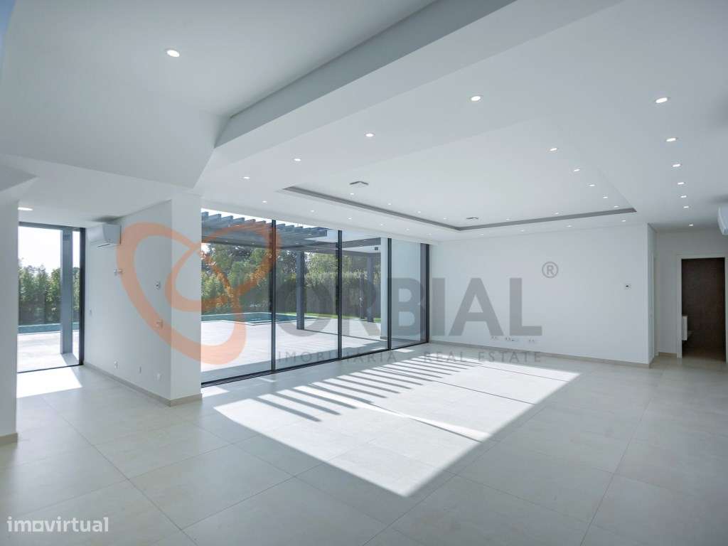 Fantástica moradia V4 com piscina e garagem em zona privilegiada - Grande imagem: 2/52