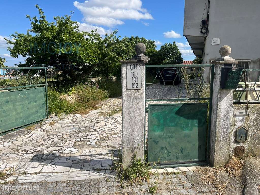 Três Moradias Vendidas em Conjunto na Zona de Famões - Grande imagem: 3/19