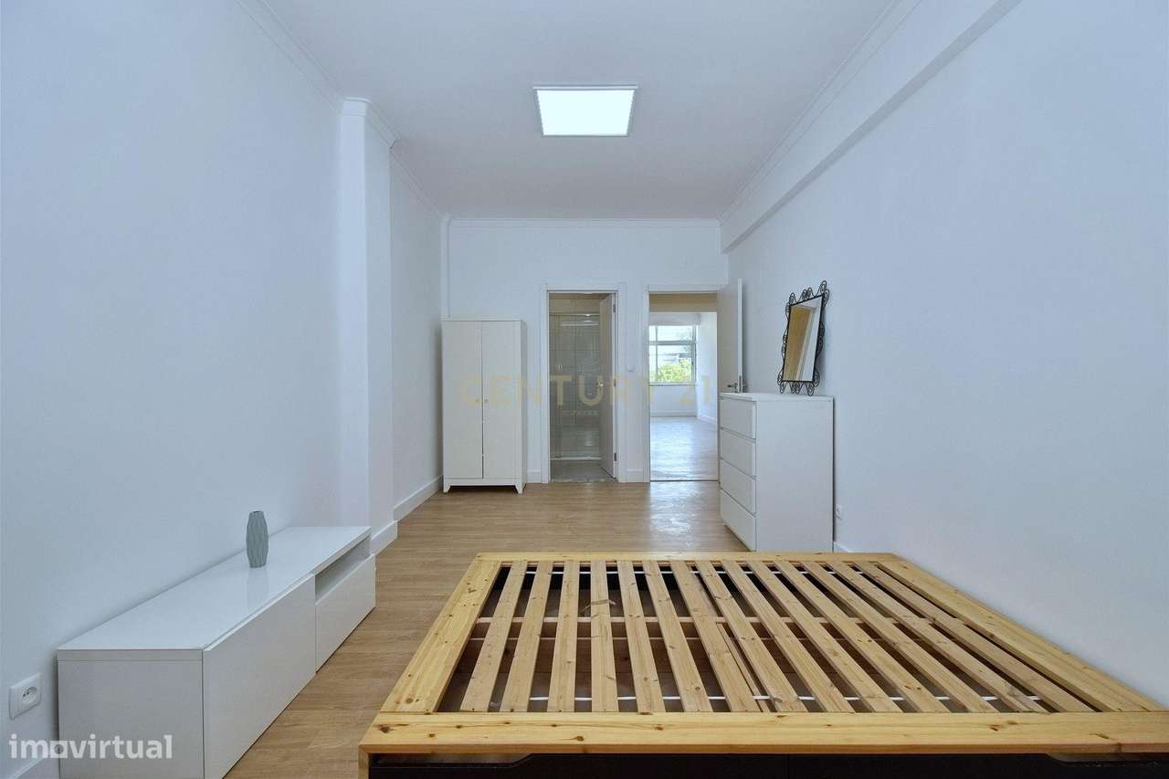 T2 em São Domingos de Benfica luminoso e arejado com ampla arrecadação-10