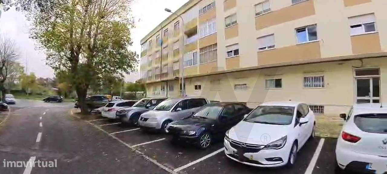 Apartamento T2 - 1ºandar bem situado e numa zona calma em São Brás- Am - Grande imagem: 3/20