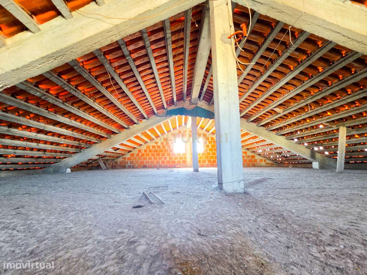 Moradia isolada + duas lojas comerciais na Quinta do Conde, Sesimbra-28