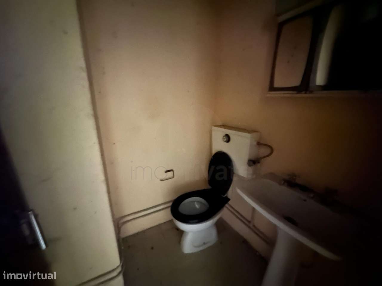 Moradia para restauro em Vila Fria, Felgueiras-12