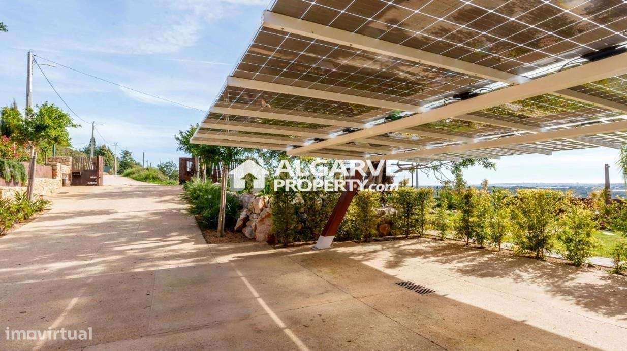 Moradia Térrea T4 no Algarve com Piscina, Vista Panorâmica e Elevada E-7