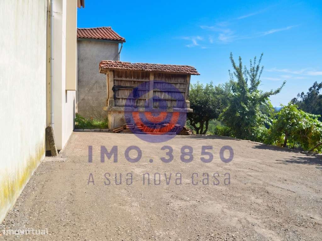 Moradia T3 em pedra para recuperação-24
