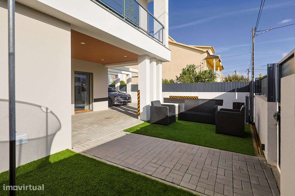Moradia T4 com jardim, Fernão Ferro - Grande imagem: 4/32