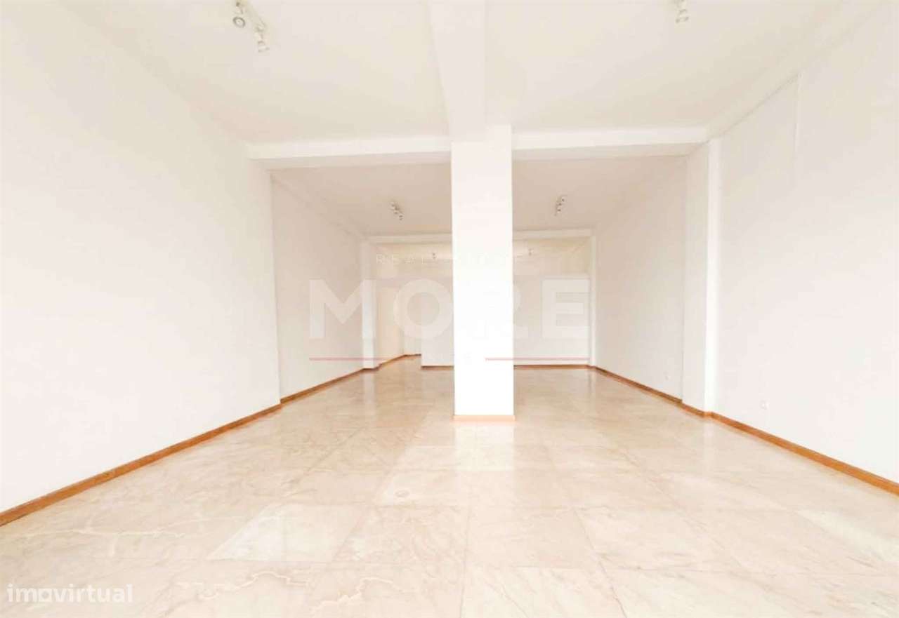 Espaço comercial no Centro Histórico de Évora, junto ao Teatro Garcia-5