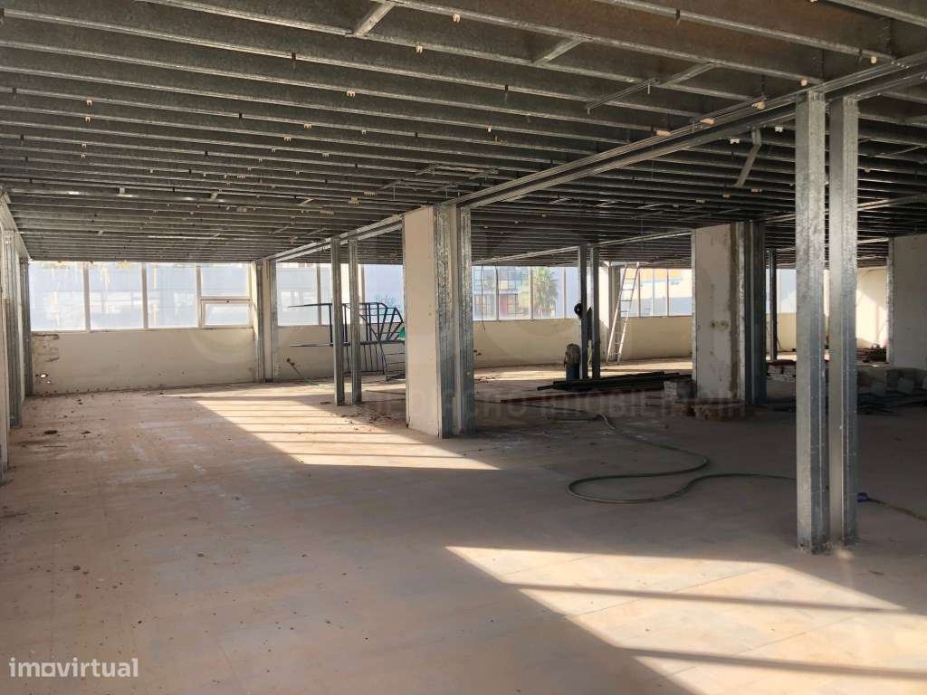 Prior Velho - Armazém 100% Renovado, 464 m² - Grande imagem: 3/32