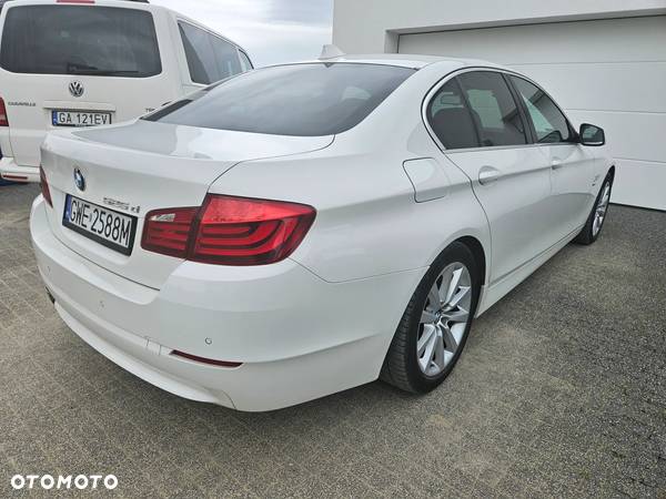 BMW Seria 5 525d xDrive - 5