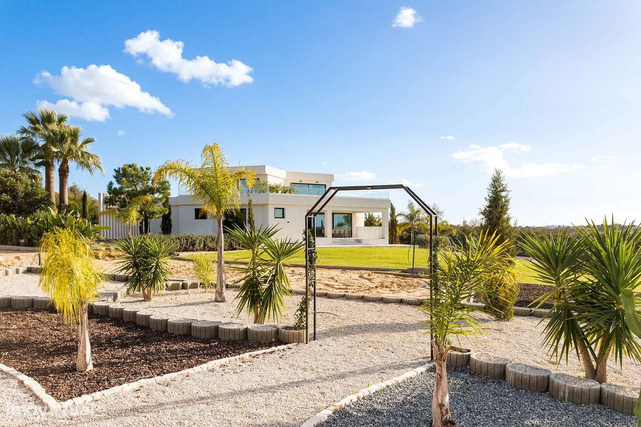 Quinta Moderna de Luxo com 4+1 Suítes, Anexo Independente e Jardim-50