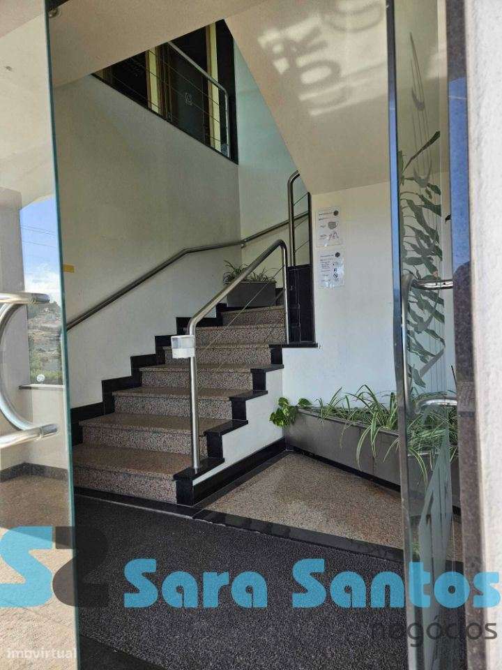 Armazéns e Escritórios com parque estacionamento-Santa Maria Feira - Grande imagem: 5/20