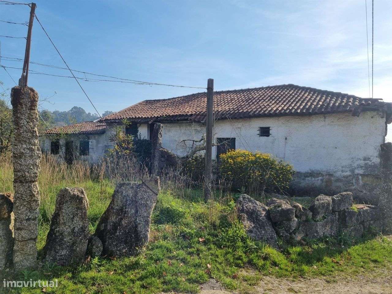 Moradia em pedra para restauro na vila de Arões São Romão - Grande imagem: 2/13
