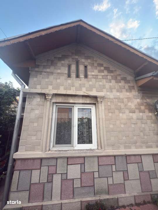 Casa de vanzare 5 camere + dependente - Imagine principală: 2/19