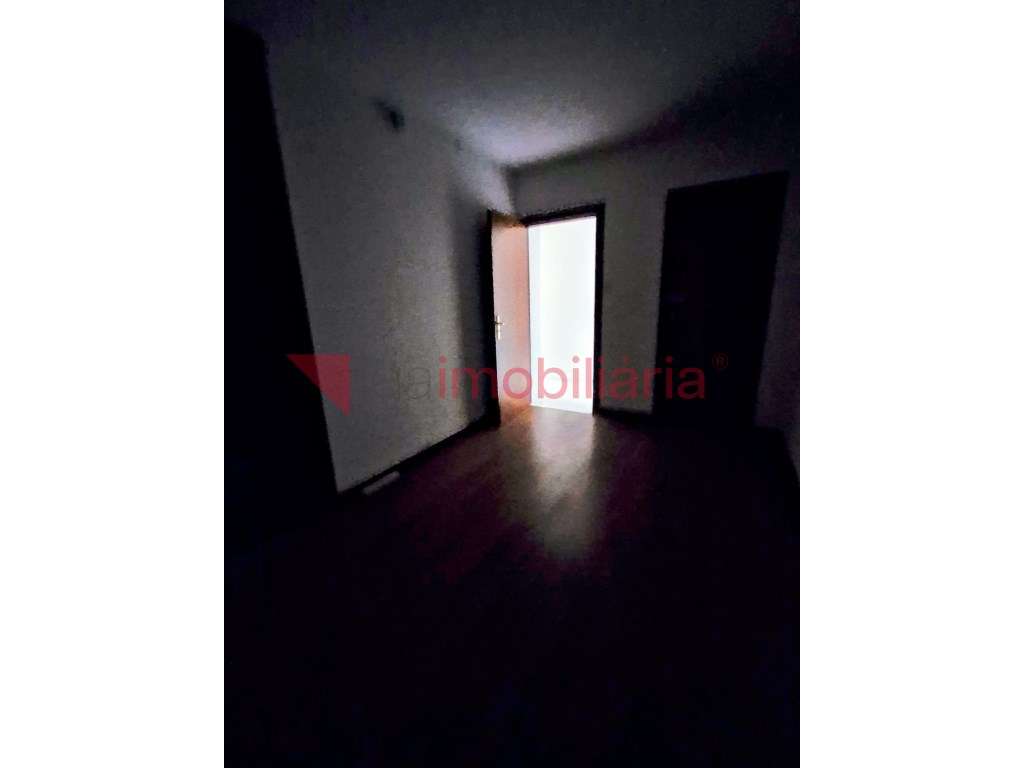 Apartamento T2+2 em Paredes, Alenquer-9