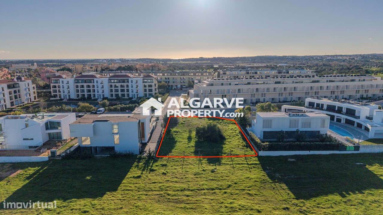 Lote de Terreno Premium Virado a Sul para Venda no Centro de Vilamoura - Grande imagem: 2/13