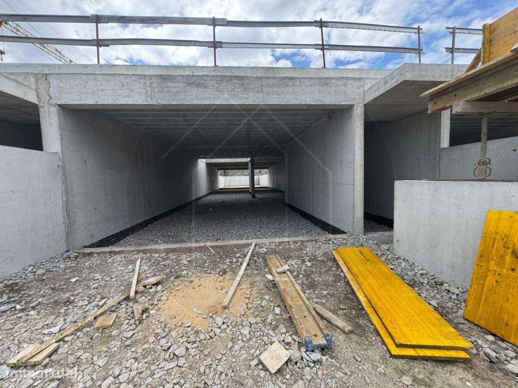 Moradia T3 Térrea de Arquitetura Contemporânea com Jardim Privativo...-11