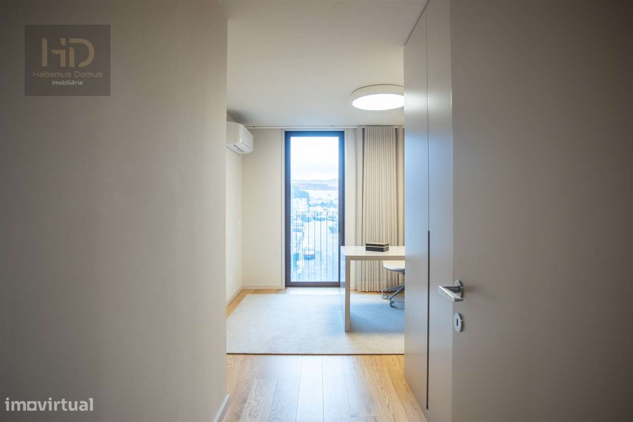 Apartamento T4 com vistas de mar e rio-14