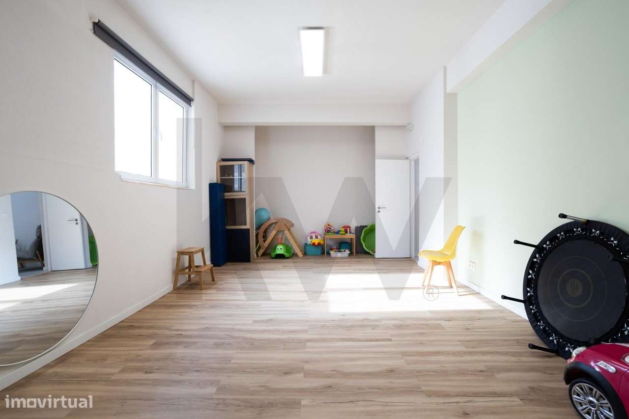 Espaço comercial na Cova Piedade com 166 m2 e Forte Potencial de Rendi-8