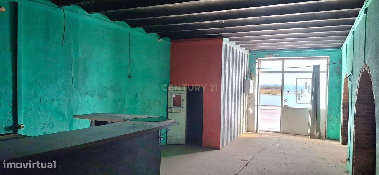 Moradia com Dois Andares no Centro de Coruche com Vista Rio-23