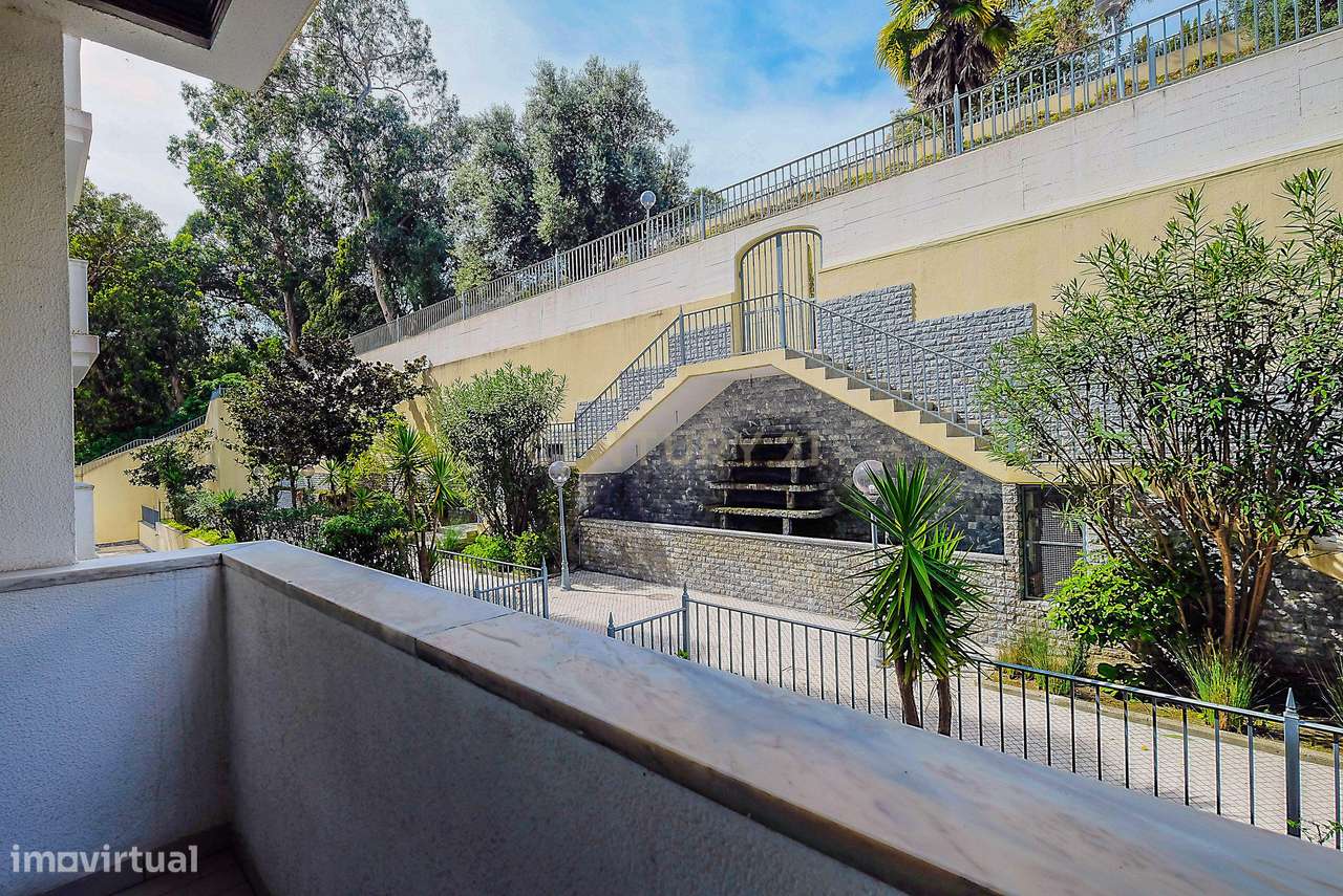 Apartamento T3 em Condomínio Privado no Estoril-25