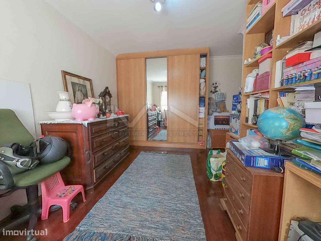 Apartamento T3 c/ Suite e garagem para dois carros-28