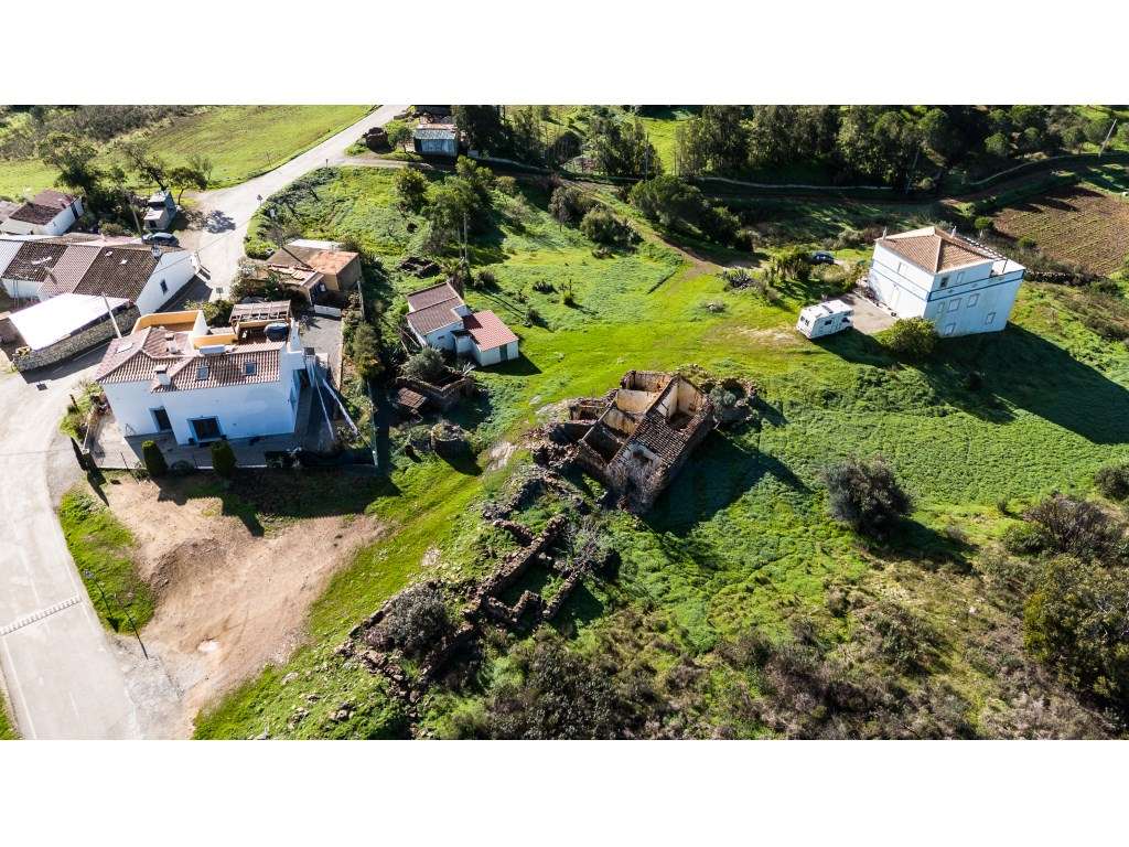 Terreno Misto com Possibilidade de Construir Moradia - Grande imagem: 5/8