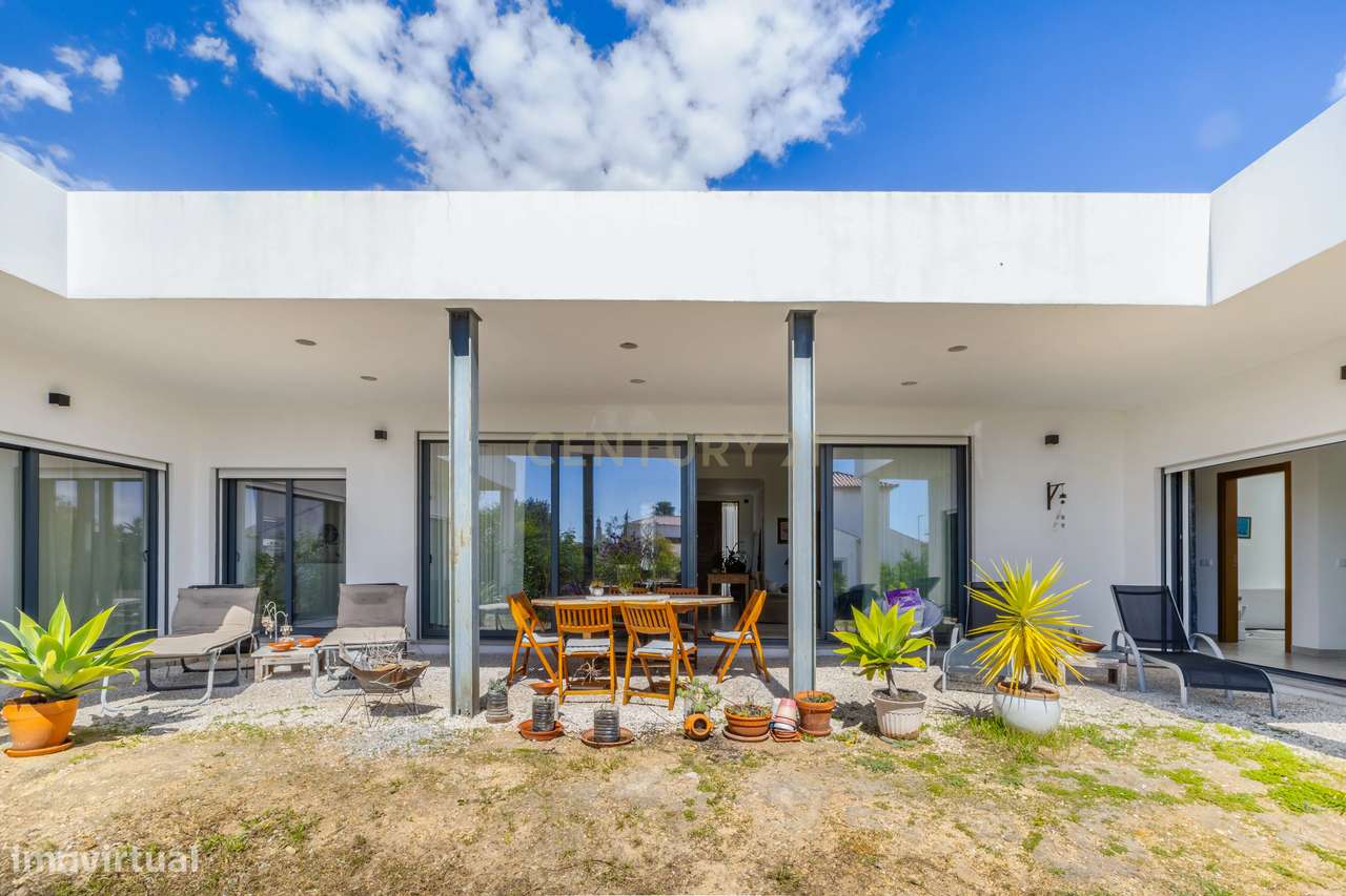 Moradia térrea Isolada com 3 suítes | Cerro Azul | Algarve - Grande imagem: 2/26