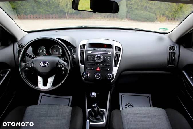 Kia Ceed - 11