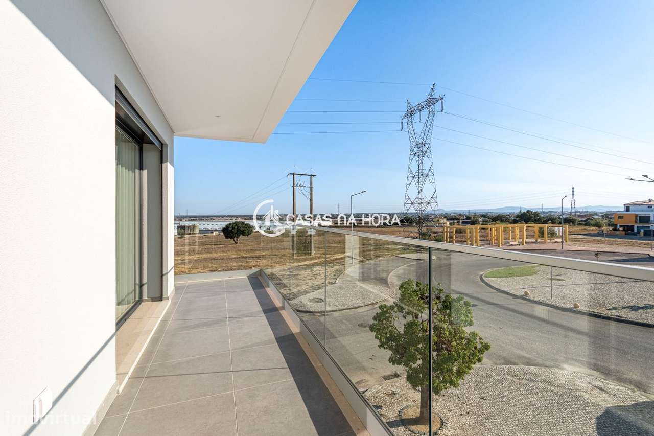 T3 NOVO NA ATALAIA - MONTIJO | MOBILADO, 2 AMPLAS VARANDAS E GARAGE...-8
