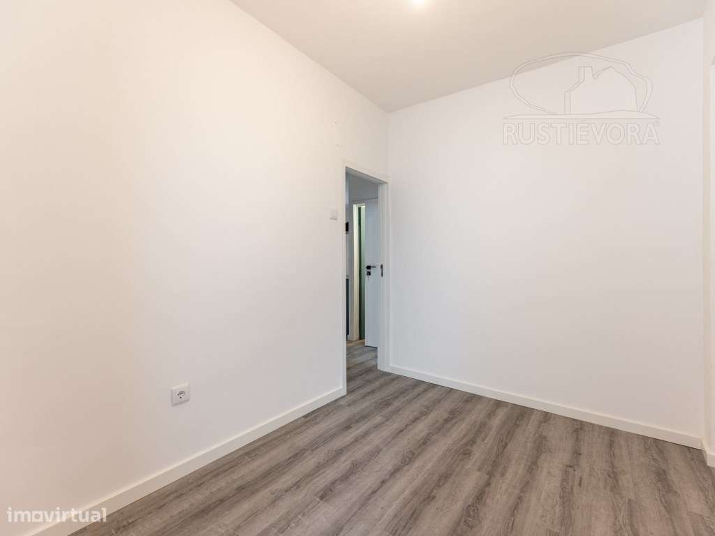 Apartamento de 1º andar com 3 assoalhadas e terraço-9