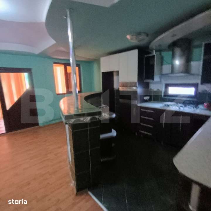 Casa cu 6 camere si garaj pretabil afacere zona Malu Rosu - Imagine principală: 5/12