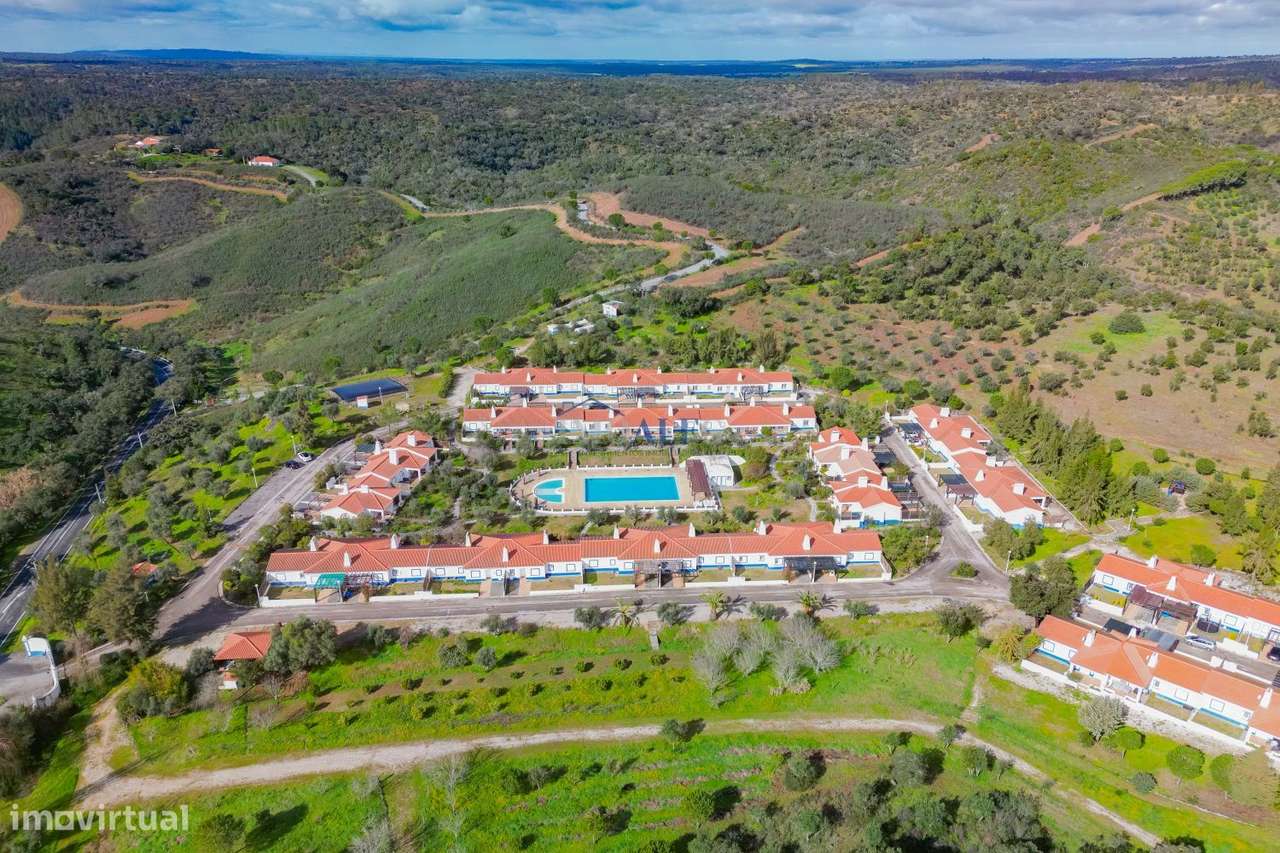 Moradia T3 com sotão e piscina no Condomínio Vila Nova Sta Susana, A - Grande imagem: 2/22