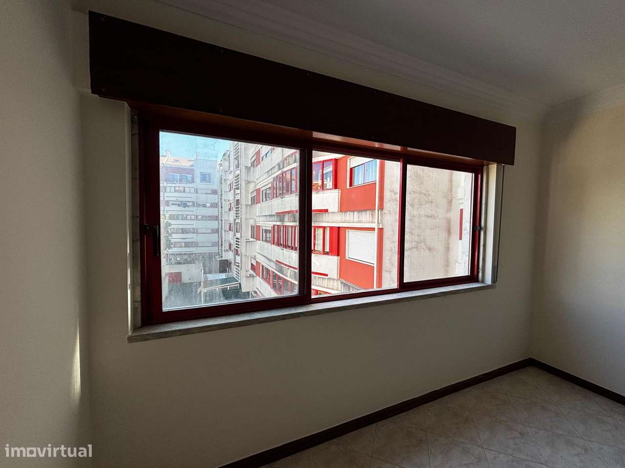 Apartamento T2 com garagem na Urbanização Moinho da Cavaleira-3