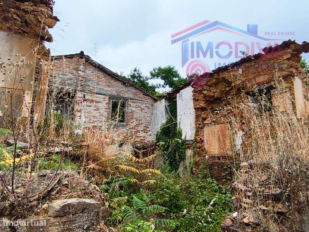 Moradia com terreno em Castanheira de Pera-7